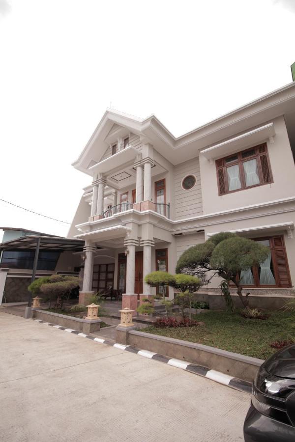 Stay Inn Pasteur Bandung, Husein Sastranegara Airport Екстер'єр фото